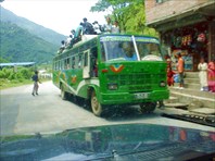Непальцы ездят НА автобусах